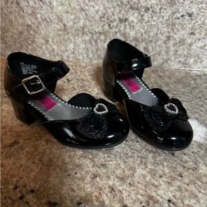 Girls Black Patent Dress Shoes with Heart Accent